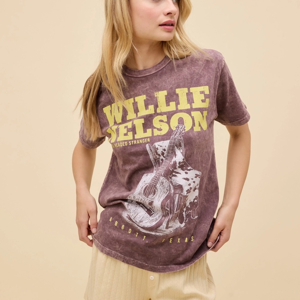 Daydreamer Willie Nelson Red Headed Stranger Weekend Tee NWT